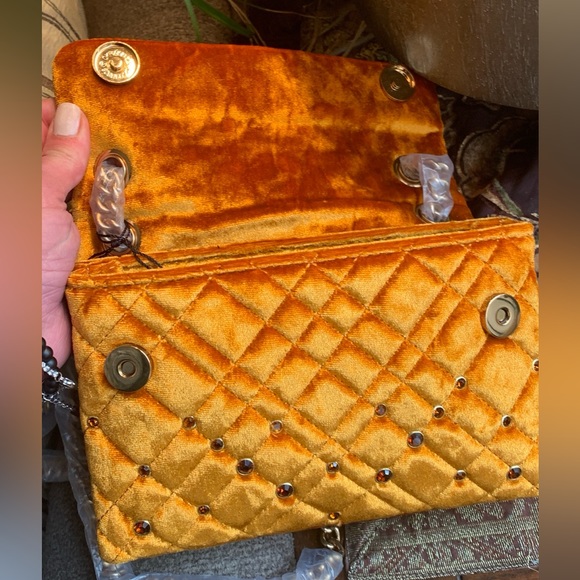 Authentic KURT GEIGER LONDON Velvet magnetic closure convertible Crosb/Shoulder - Picture 8 of 15